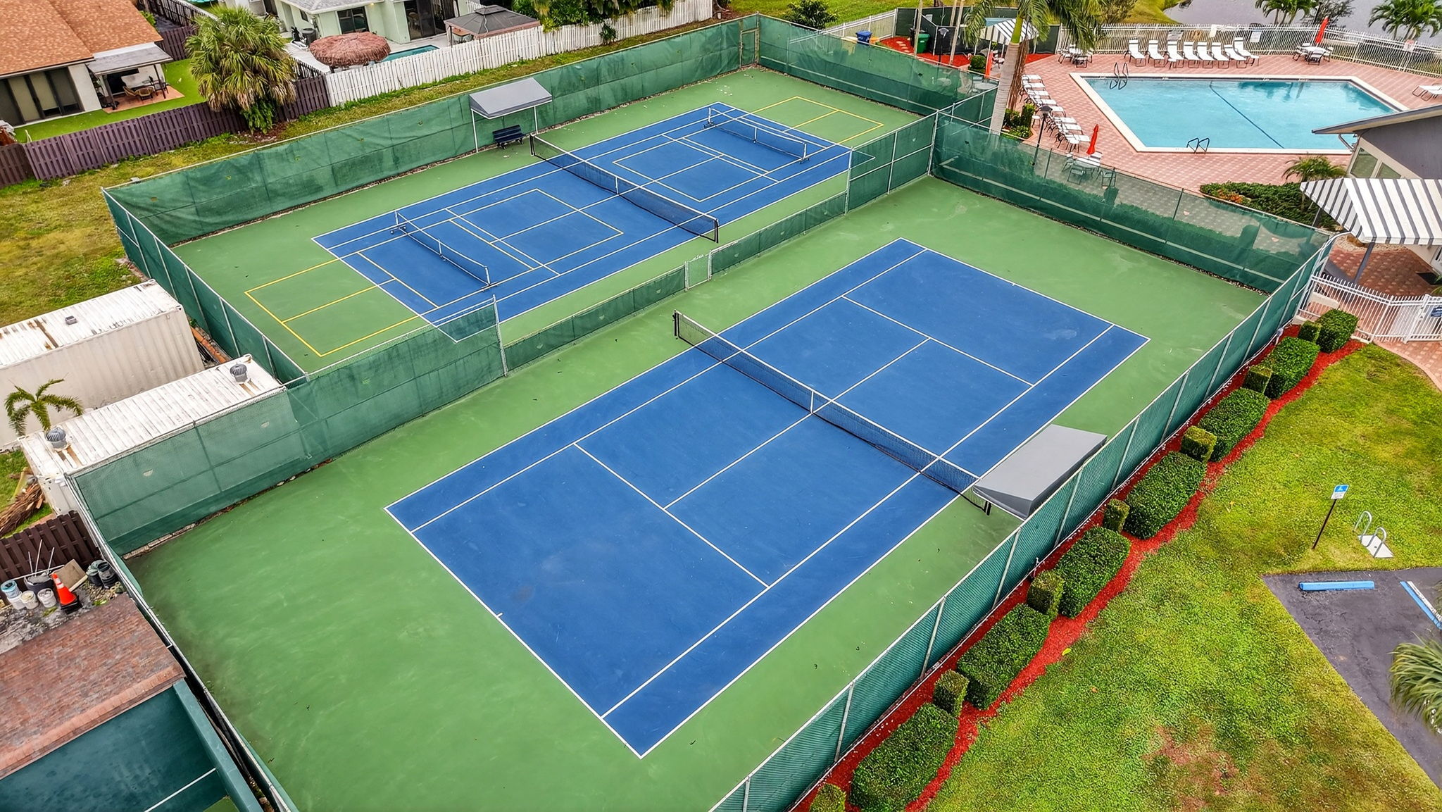 Tennis and pickleball courts at Woodlake